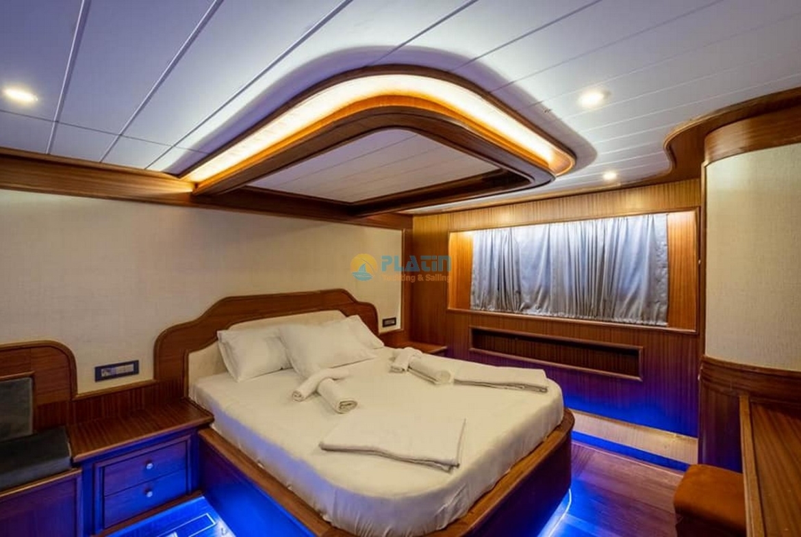 Trawler Compass Motoryacht charter