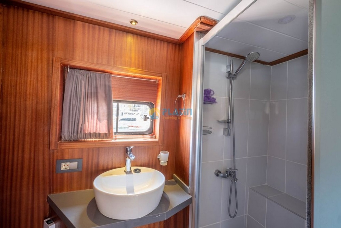 Trawler Compass Motoryacht charter