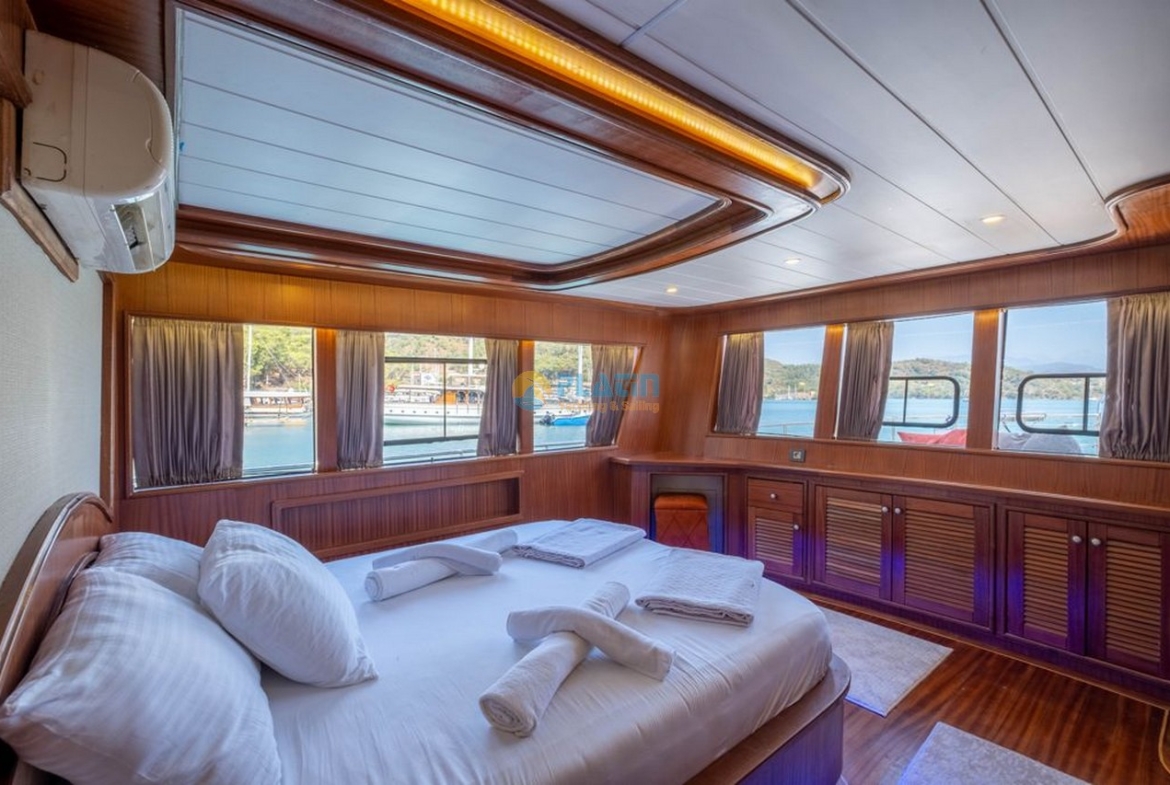 Trawler Compass Motoryacht charter
